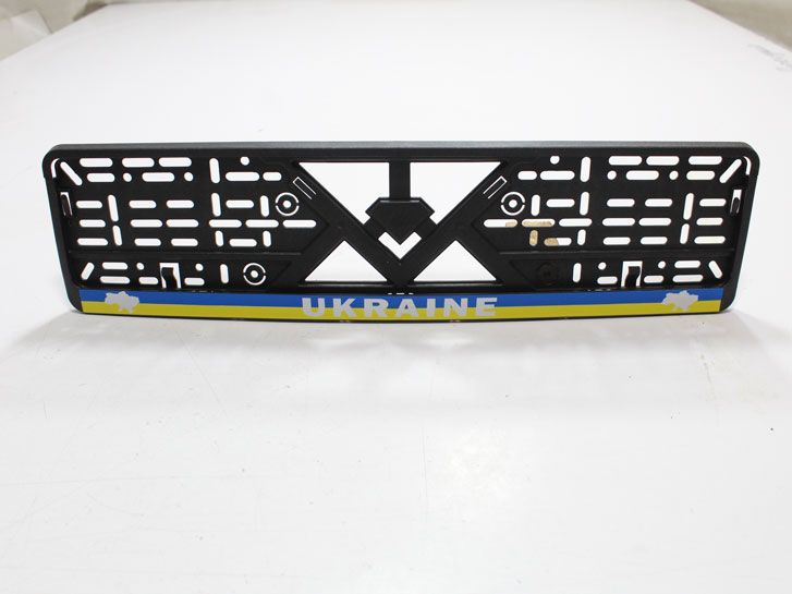 Рамка номера пластик с надписью UKRAINE с желто-блакитной полосой
