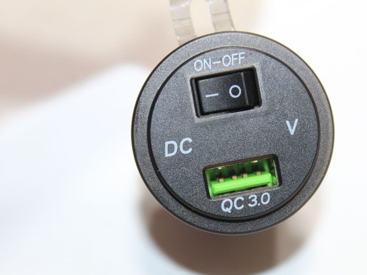 Гнездо прикуривателя 12/24v USB - QC 3,0 + вольтметр с кнопкой ON/OFF  врезное с крышкой c подсветкой цвет синий