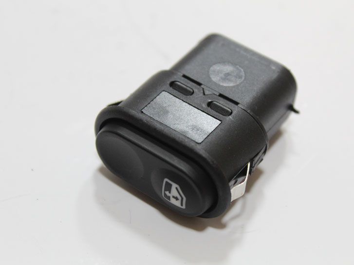 Кнопка стеклоподъемника ВАЗ 2108-15,2123 (7 конт/овал) без рамки AT 923709